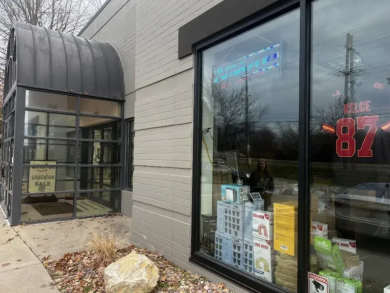 Amazon Bin Store in Overland Park, KS