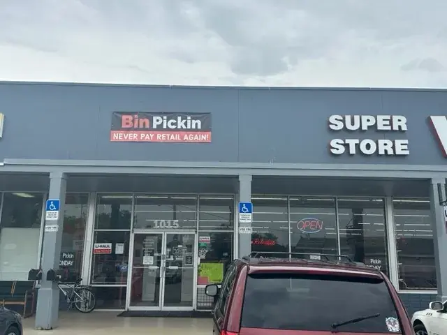 Bin Pickin in Leesburg, FL