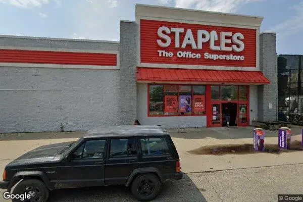 Amazon Counter – Staples in Altoona, IA - street view