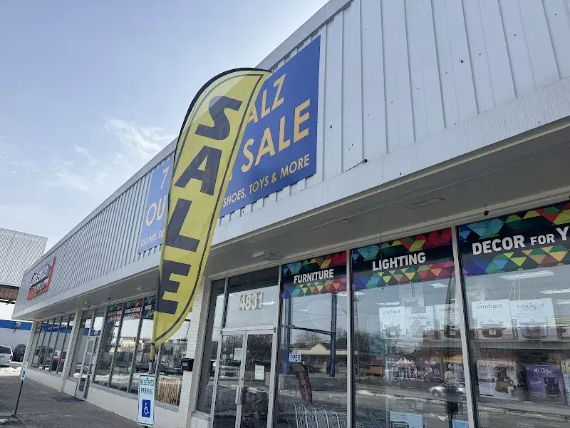 7 days dealz Outlet bin sale in Whitehall, OH