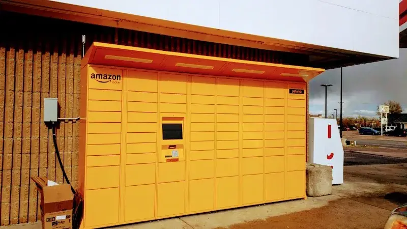Amazon Locker - Petunia in Lakewood, CO