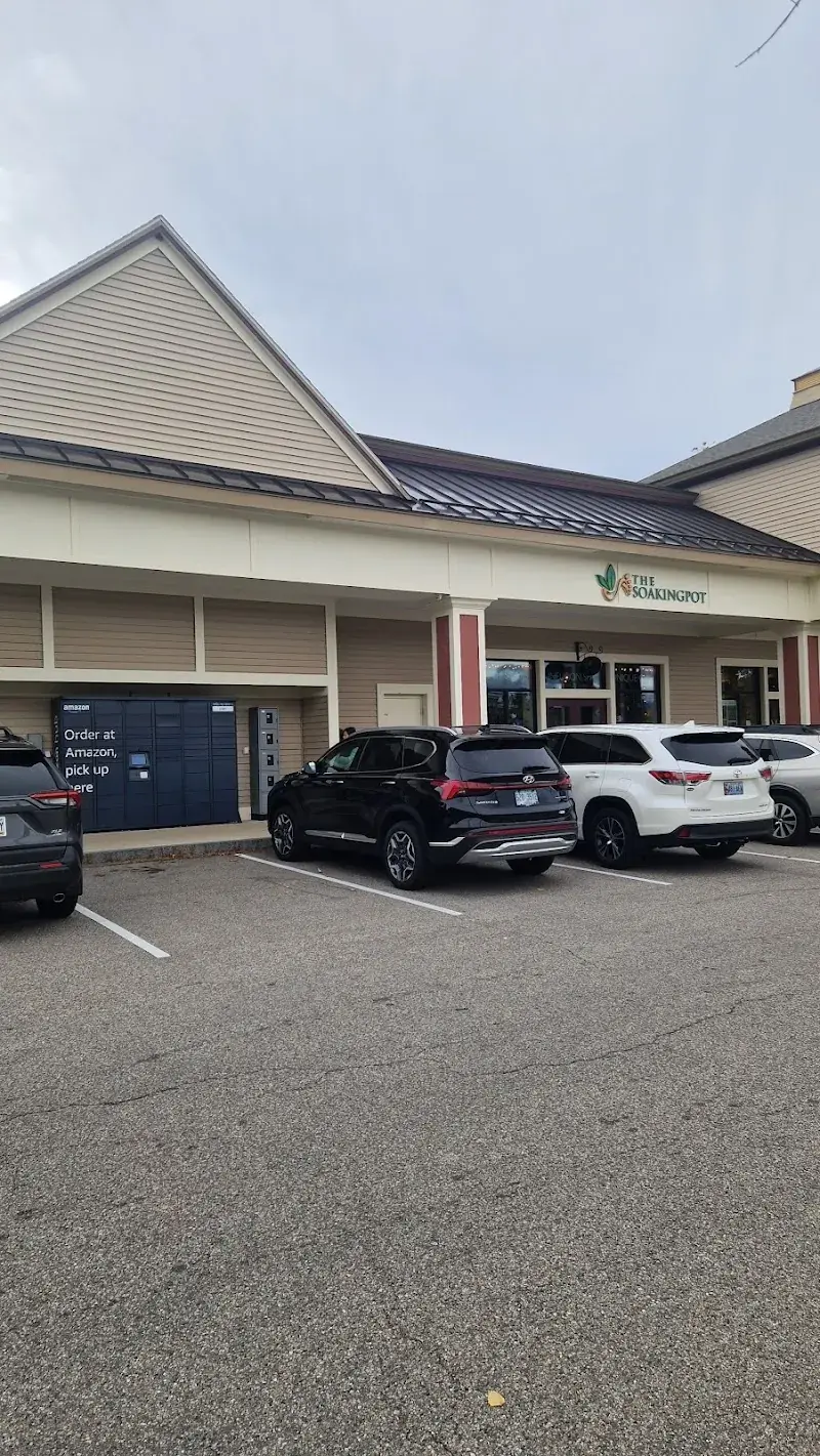 Amazon Locker - Plain in Conway, NH