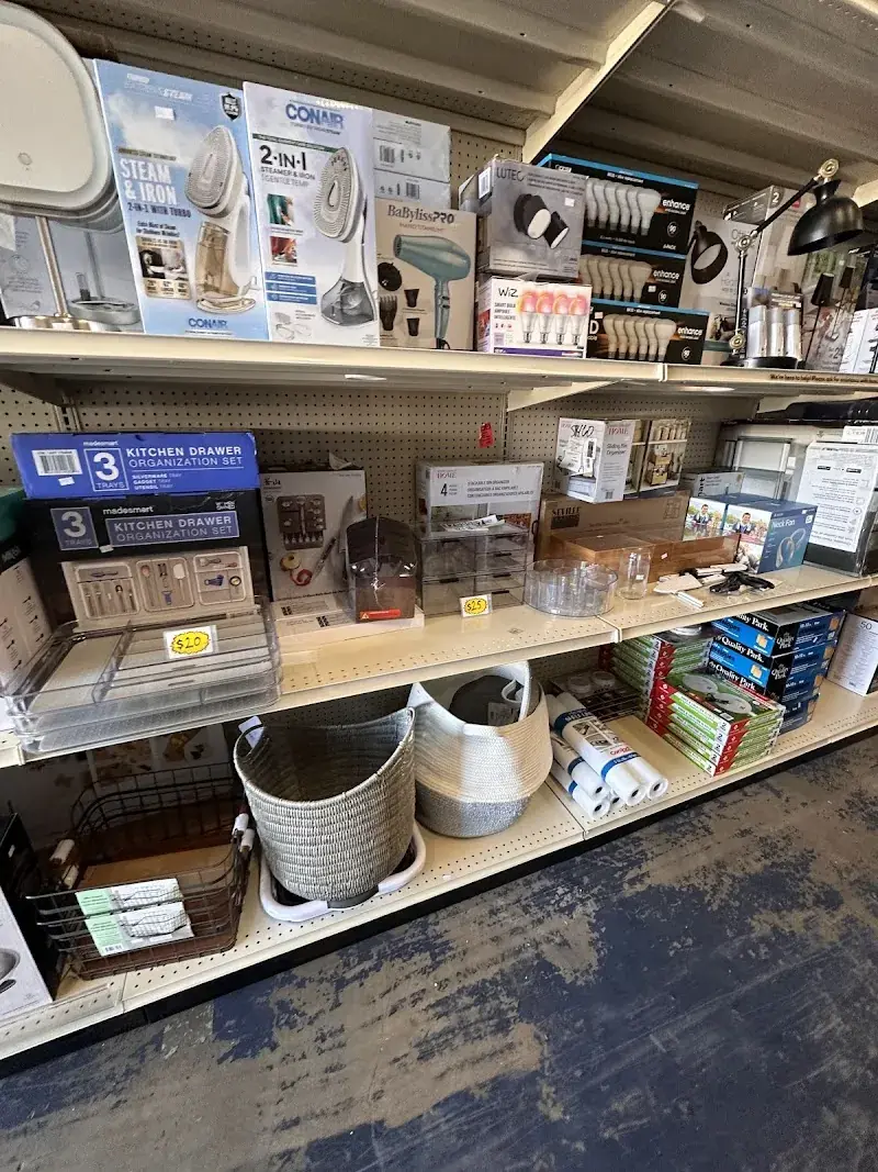 Bin Bin Discount Warehouse in Cedar Park, TX