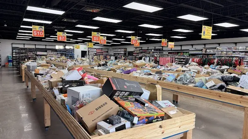 LEO'S DISCOUNT & BIN STORE in Denver, CO